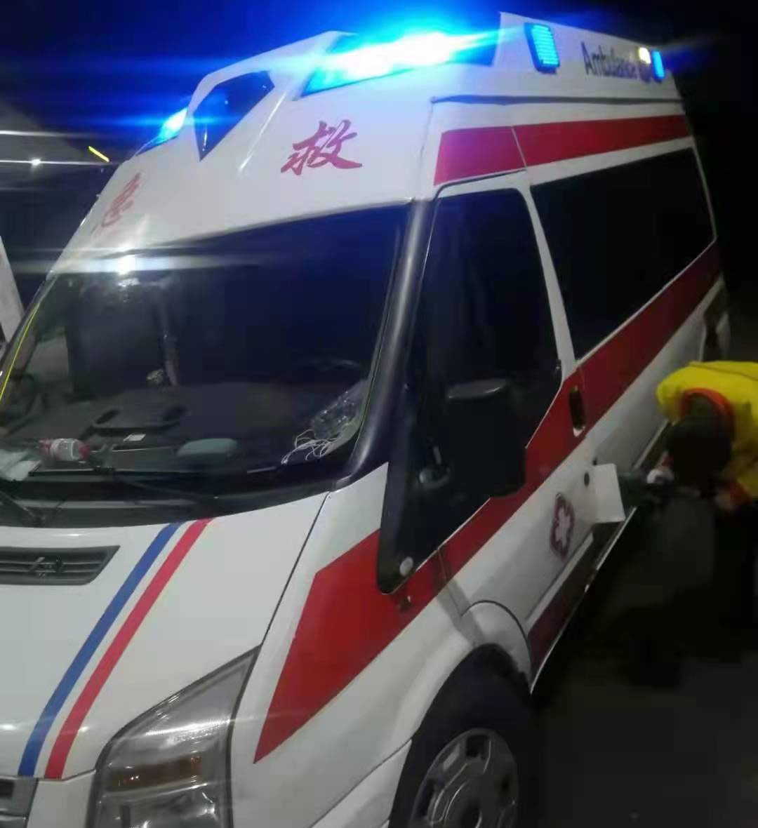 佛冈县专业救护车出租